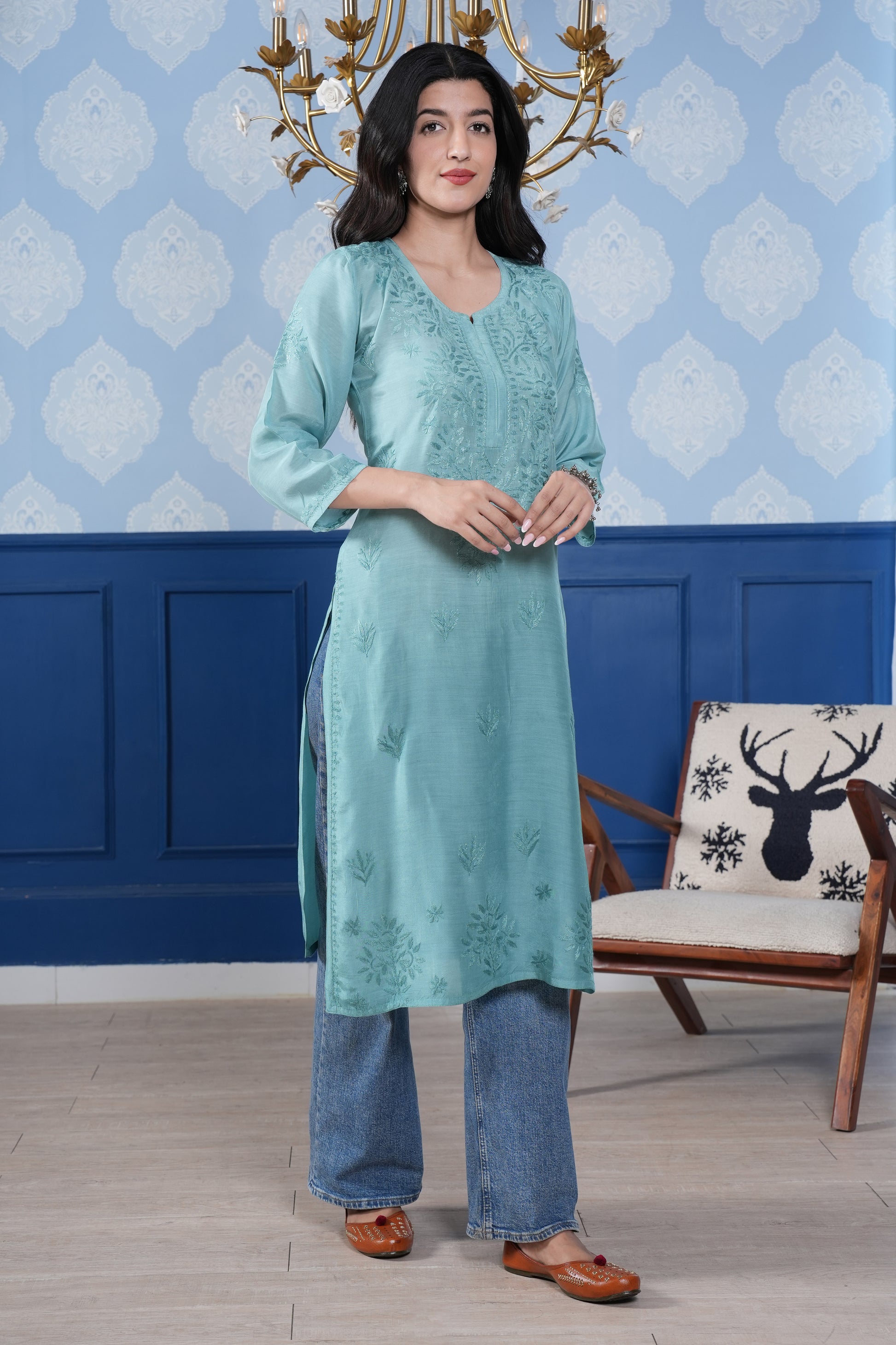 The pretty printed white chikankari detailing enhances the kurta’s charm. 
