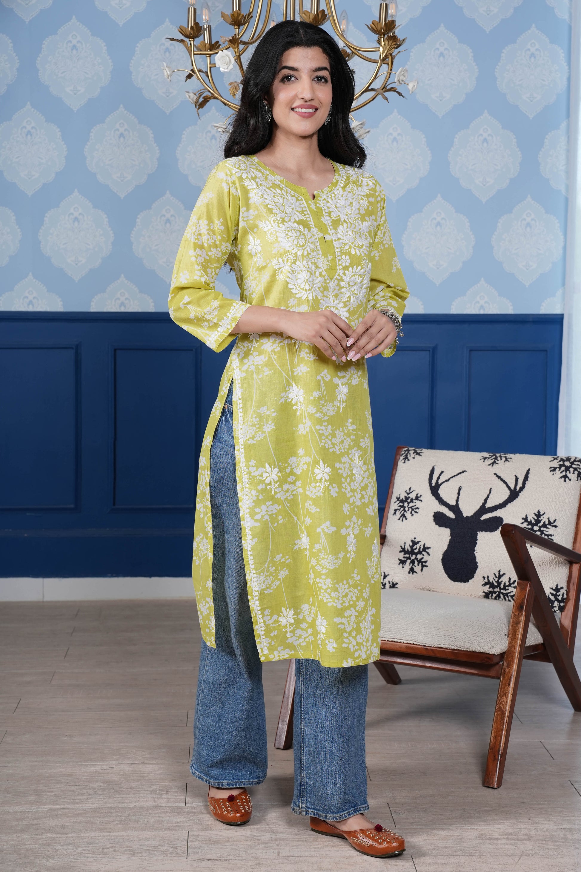 This long kurta offering a subtle yet sophisticated touch