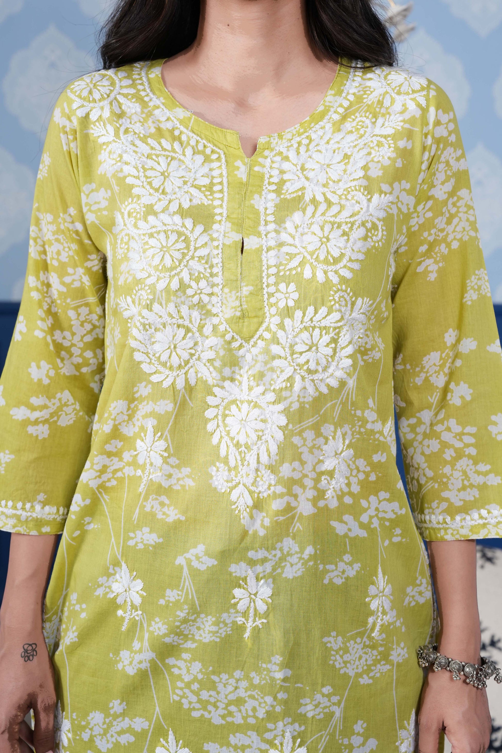 Comfortable kurta this esemble is both chic and versatile.