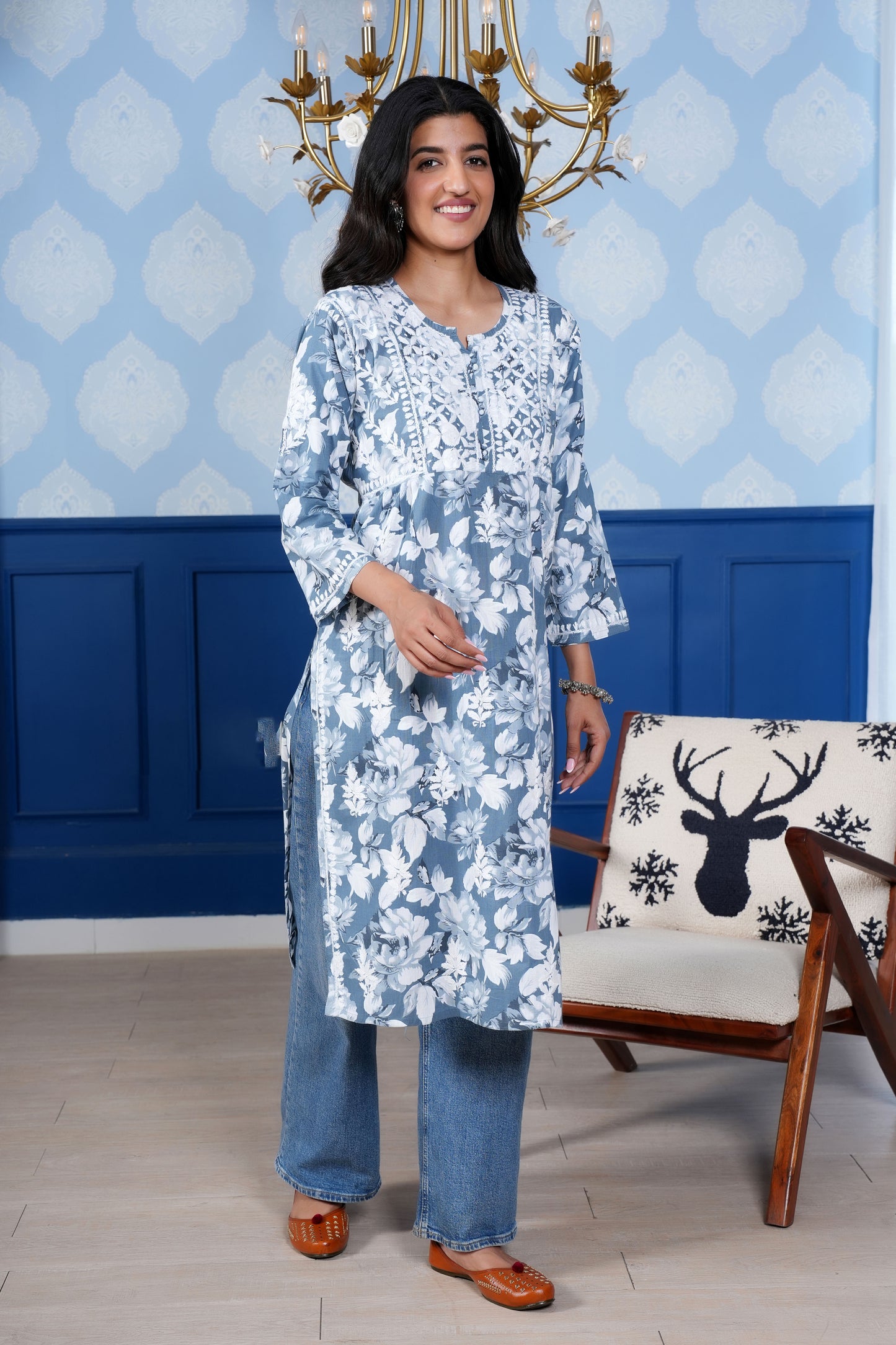 Comfortable kurta this esemble is both chic and versatile.