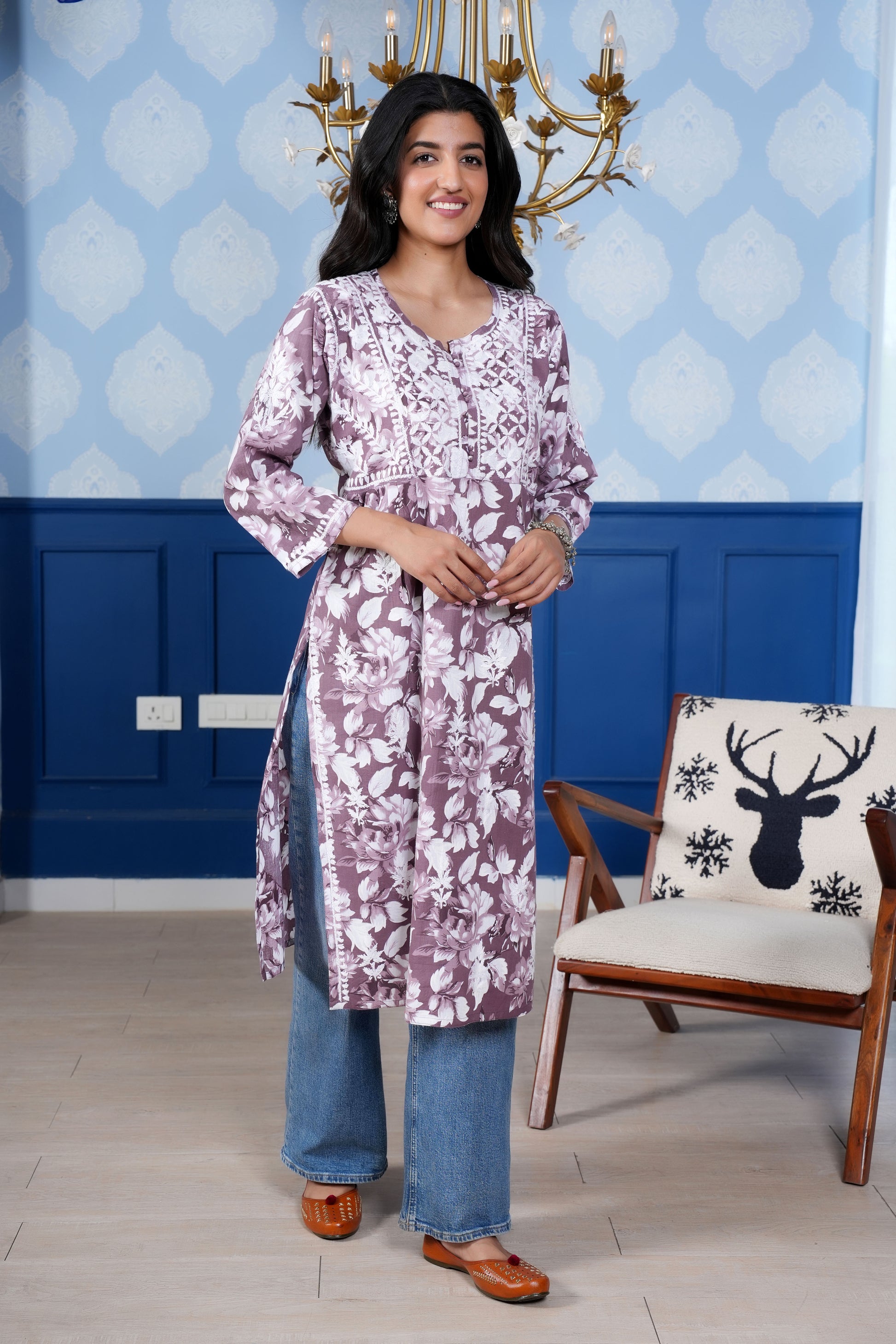 Comfortable kurta this esemble is both chic and versatile.