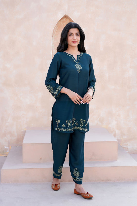 The intricate white chikankari detailing enhances the kurta’s charm