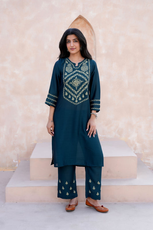 comfortable kurta set this esemble is both chic and versatile.