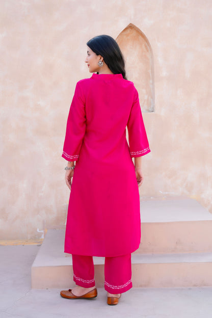 The soft, breathable poly silk fabric drapes effortlessly, providing all day comfort.
