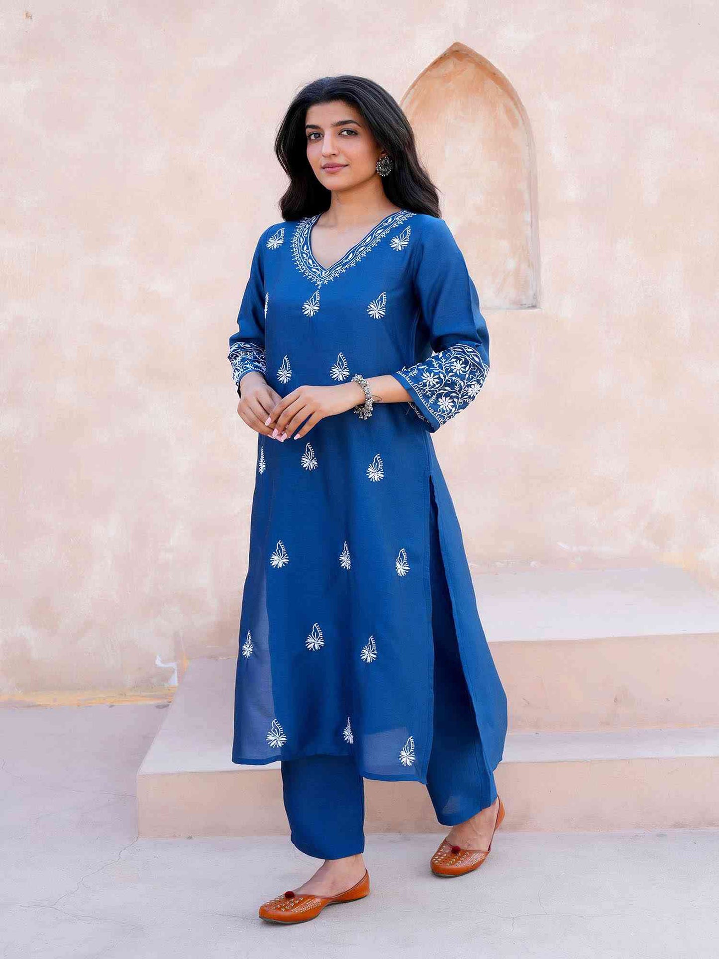 Myra Chikankari Kurta Set with Chikankari Embroidery – V Neck Kurta