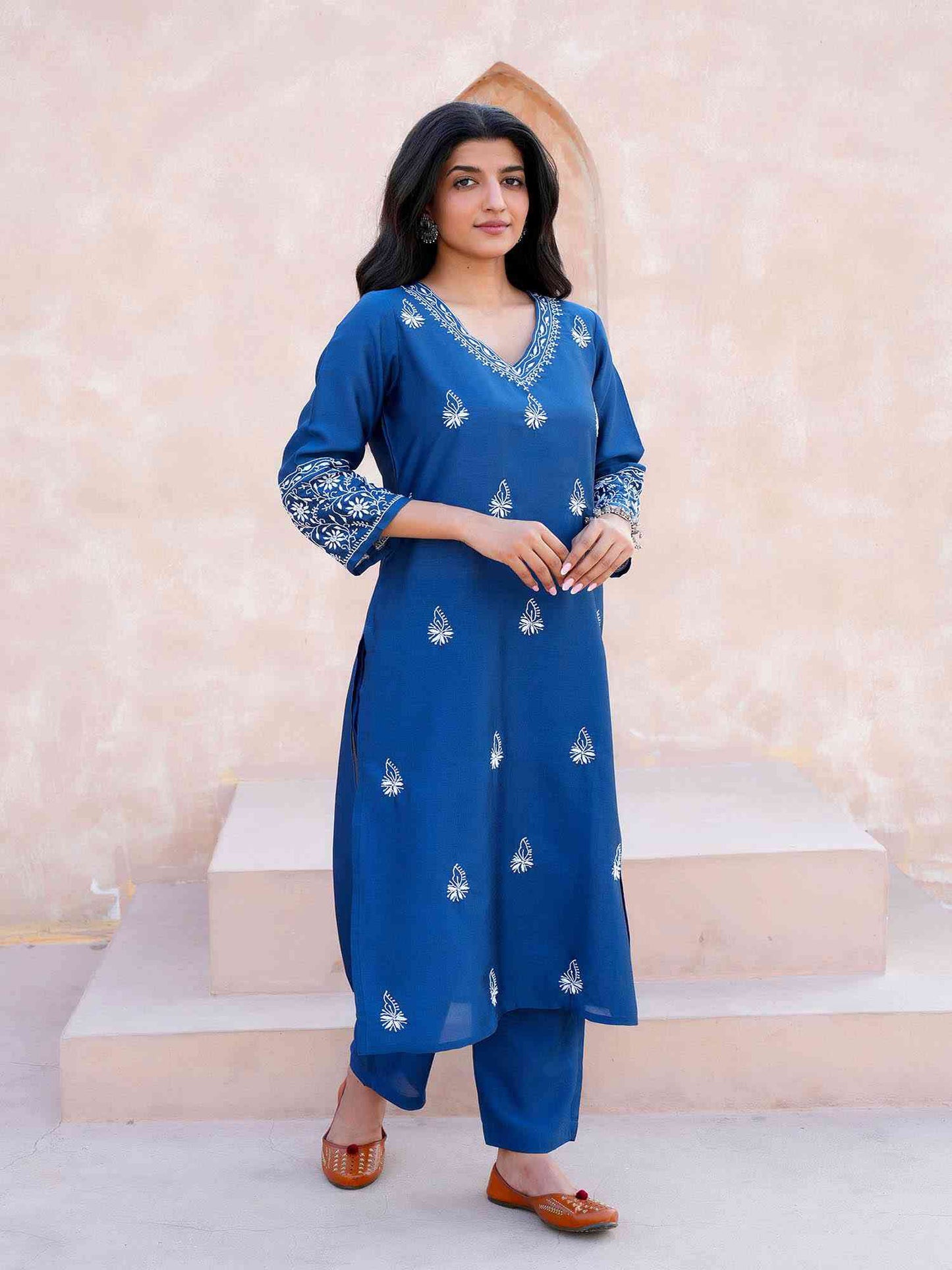 Myra Chikankari Kurta Set with Chikankari Embroidery – V Neck Kurta