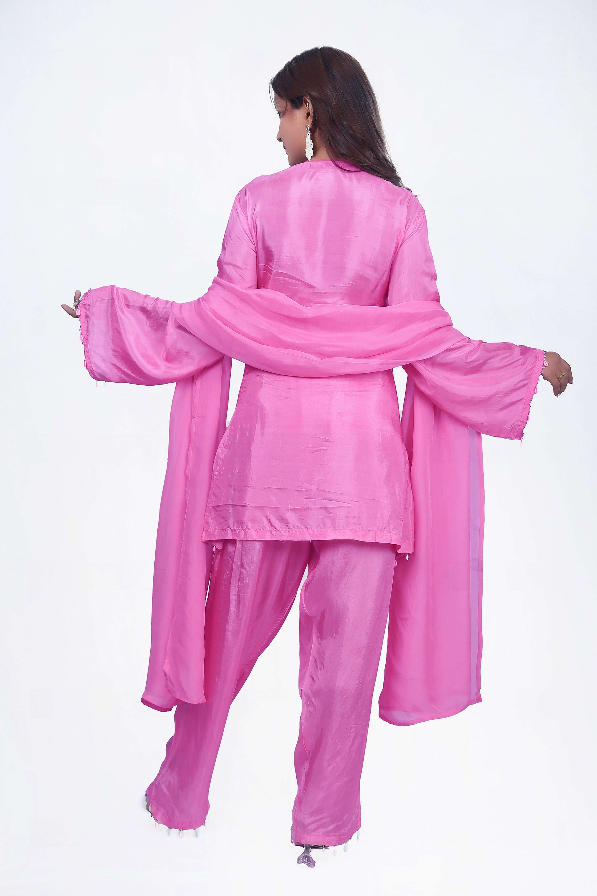This co-ord set perfect balance of elegance and contemporary fashion
