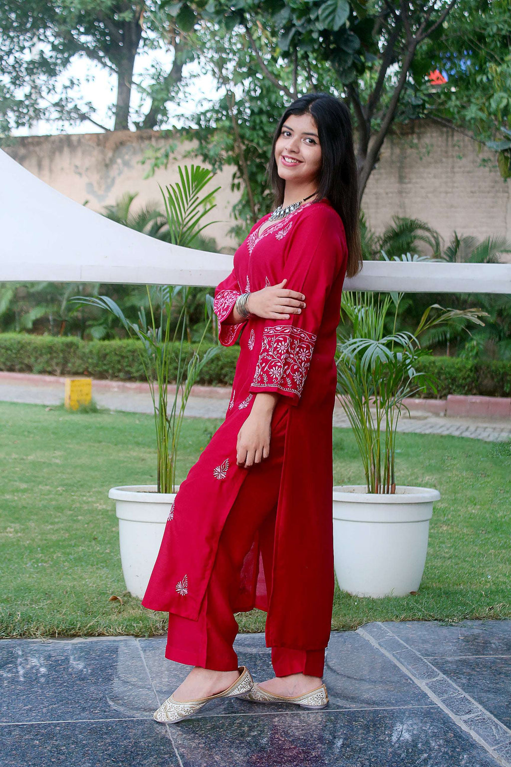 Vaidehi Pink Chikankari Kurta Set with Soft Pink Chikankari Embroidery – V Neck