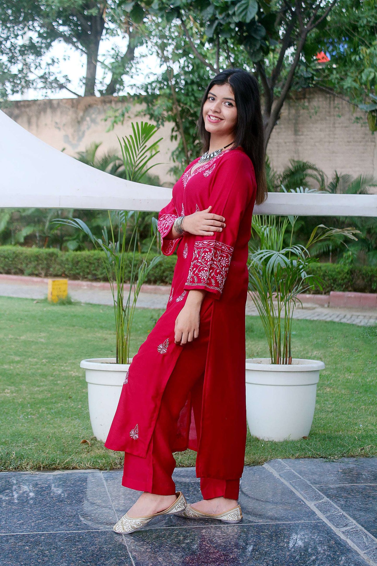 Vaidehi Pink Chikankari Kurta Set with Soft Pink Chikankari Embroidery – V Neck