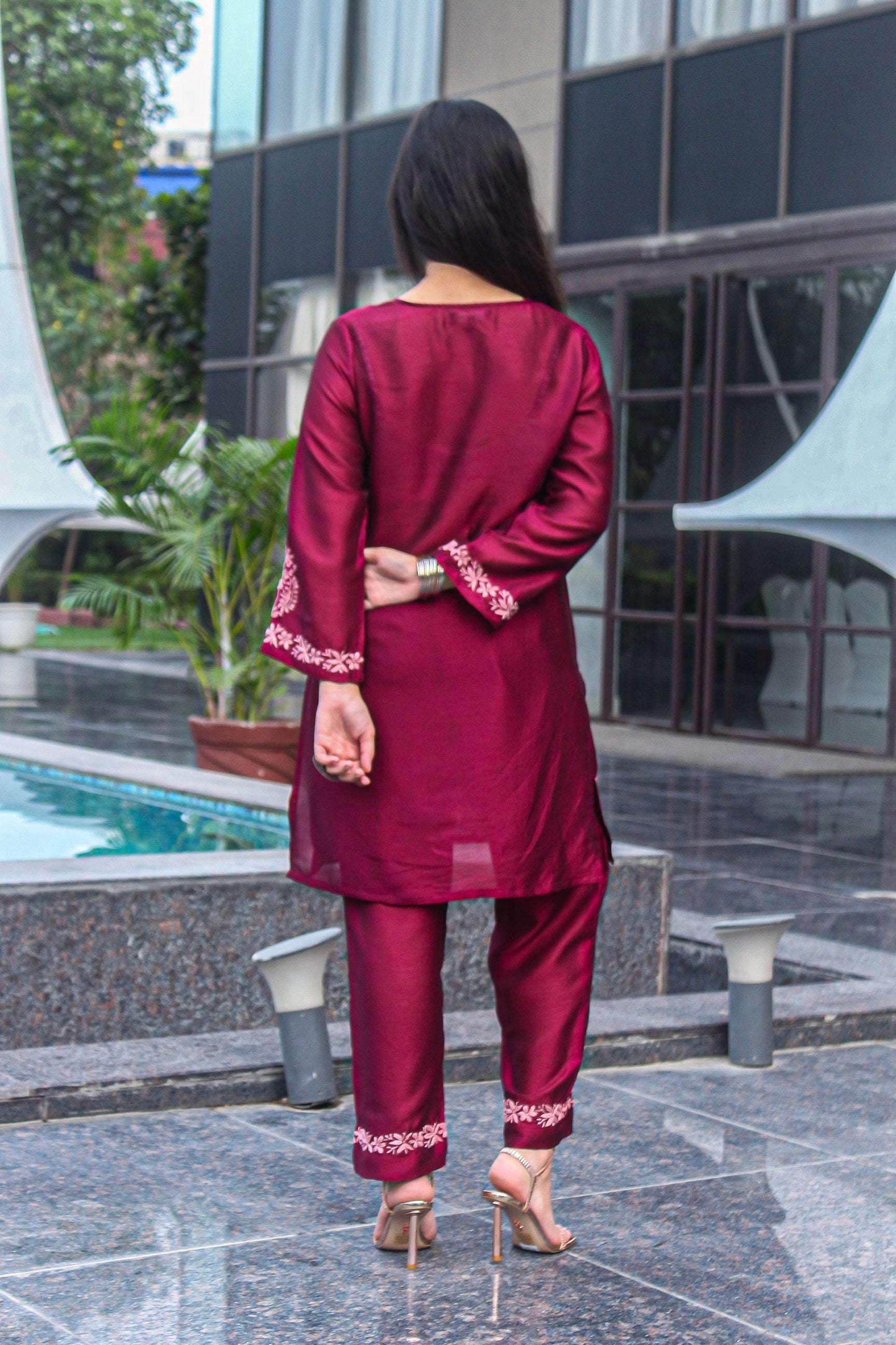 The soft, breathable silk fabric drapes effortlessly, providing all day comfort.