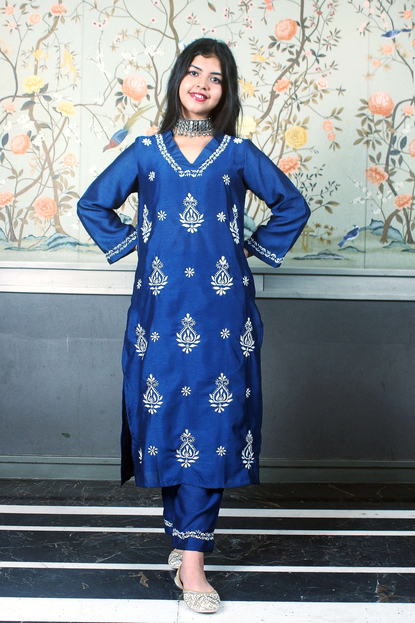 This Kurta Set is the perfect ethnic outfit for the modern woman.