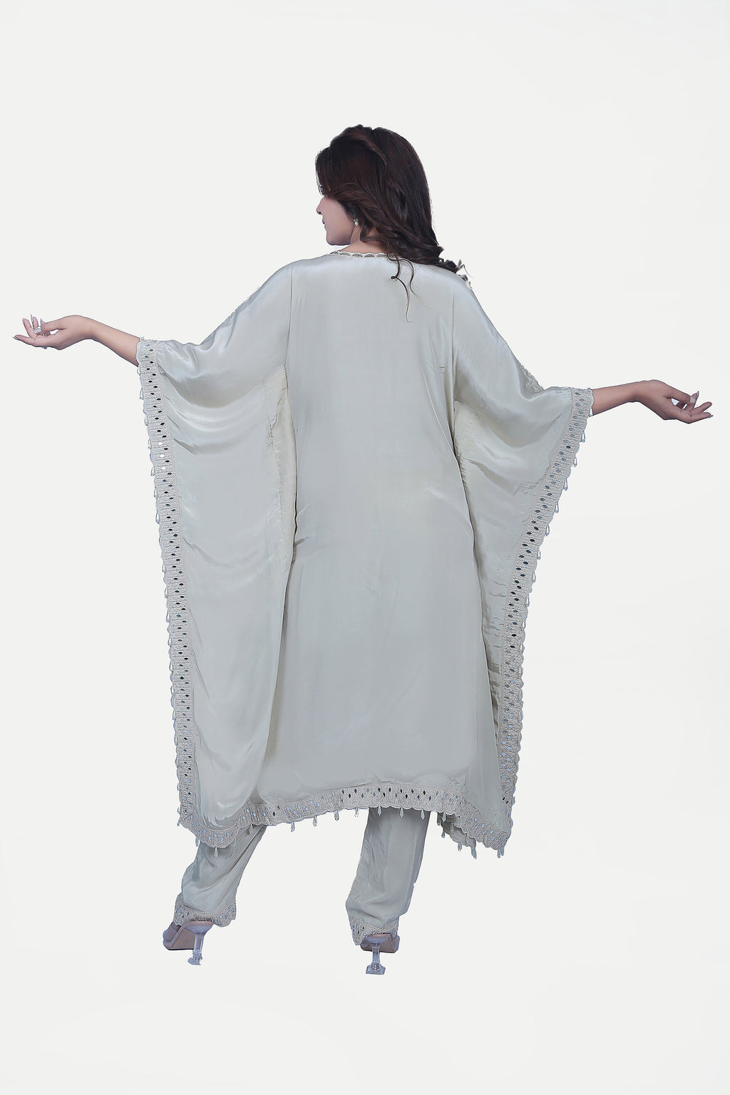 It has a lining as well for utmost ease and seamless wearing experience.