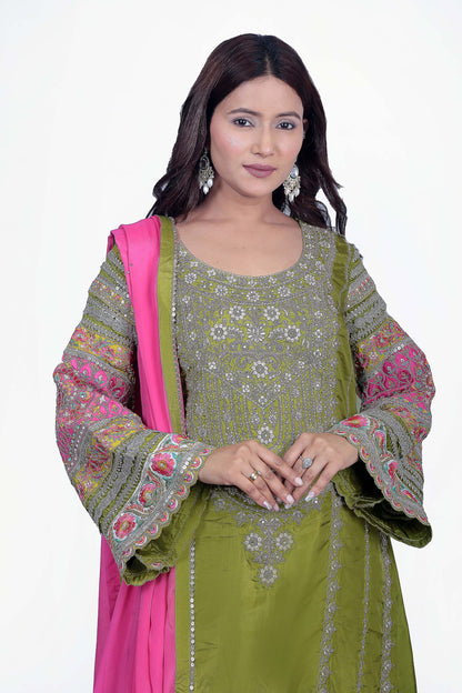 Intricate zari work with seashell design gives it a royal look.