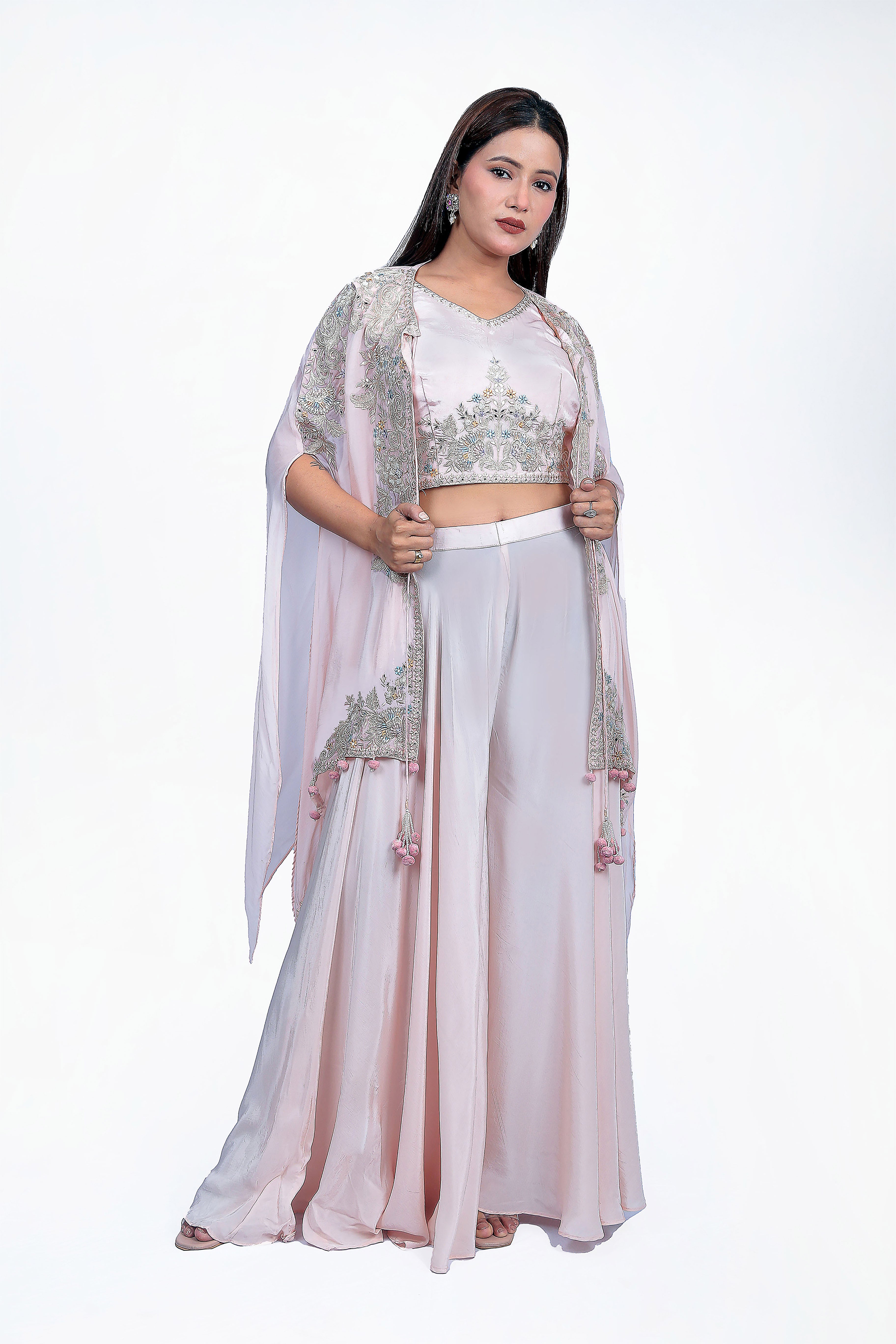 This top is designed with elegant stonework that reflects superior artistry, adding a luxurious touch to the top.  