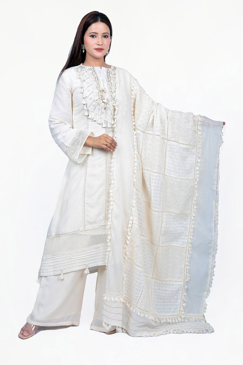 The tassel work and pure thread work makes it stand out