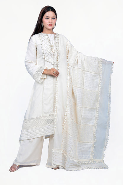 The tassel work and pure thread work makes it stand out