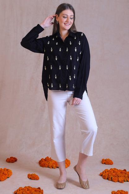 Shirt has small Chikankari Motif as embellishment. 