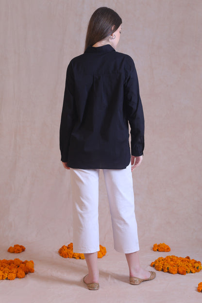 It provides a relaxed fit while maintaining a sharp, elegant look.