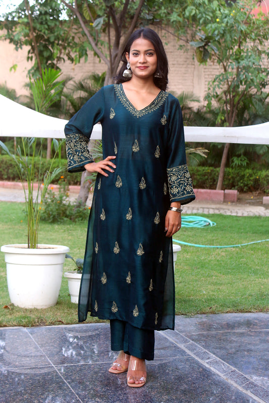 This Poly silk Chikankari kurta set offers a perfect blend of modern style and traditional charm. 
