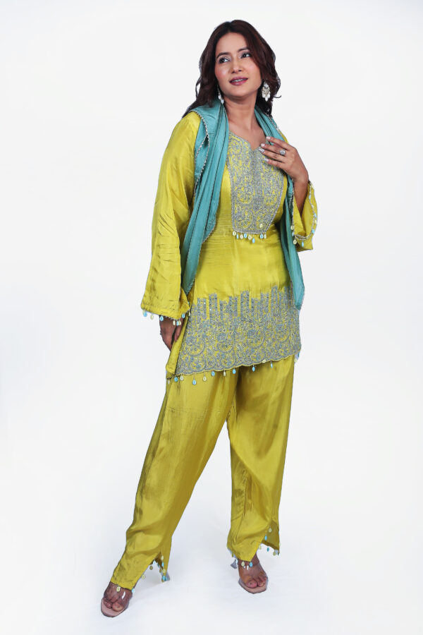 Yellow Short Kurti Co-ord Set With Pant And Blue Scarf - Image 2