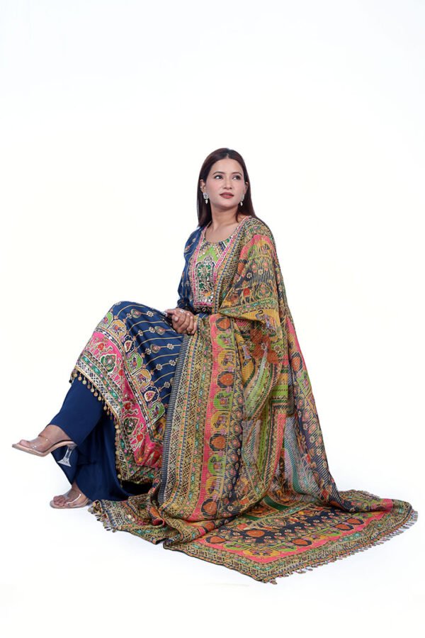 Navy Blue Kurta Set With Dupatta Printed Design. - Image 2