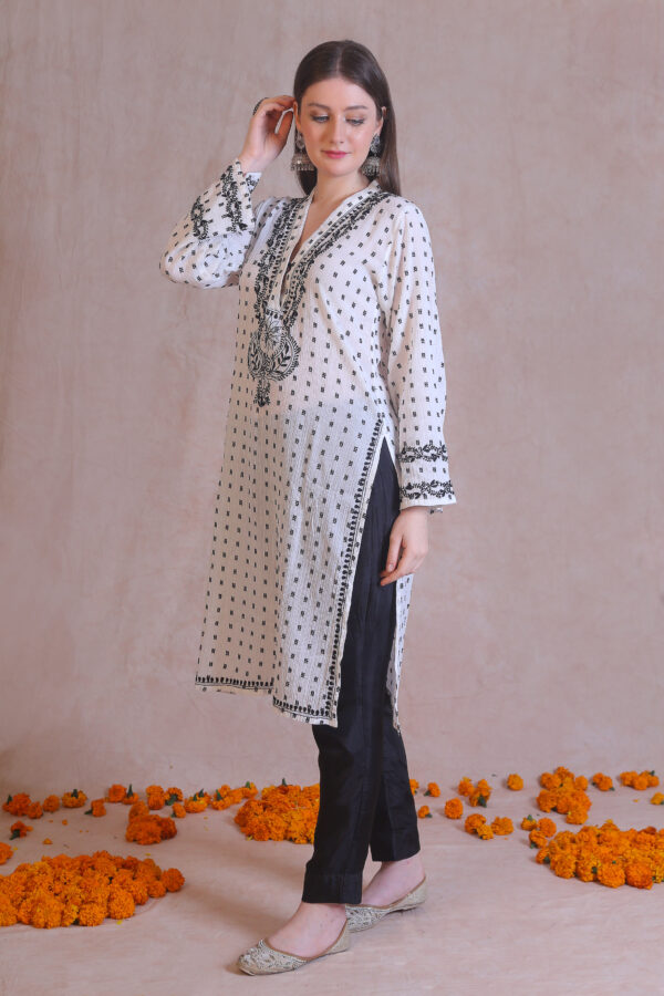 Black And White V-Neck Chikankari Kurta - Image 4