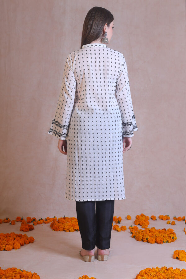 Black And White V-Neck Chikankari Kurta - Image 2